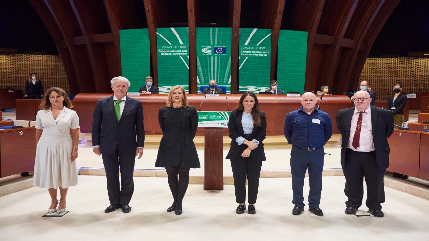 Le prix Dosta! a été décerné à des municipalités du Portugal, de Grèce et du Royaume-Uni pour des initiatives visant l’intégration des Roms et des Gens du voyage